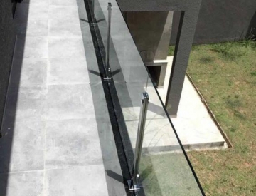 GUARDA CORPO DE ALUM�NIO